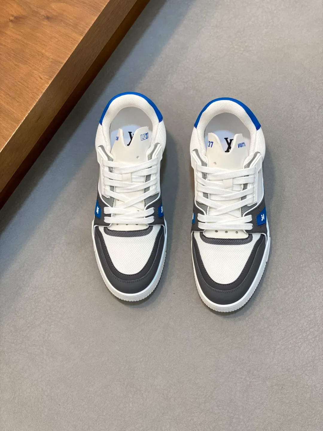 Men's shoes 💰900 Loui* Vuitto* - Louis ** donkey house New color matching men's trainer sneakers, this LV Trainer sneaker is made of calfskin and breathable mesh, showing pure colors, the #54 logo on the back traces the brand's birth in 1854, the designer's handwritten brand logo embellishes one side, designed by Virgil Abloh himself, a very commemorative sneaker, the new lv Louis Vuitton loui* vuitto* trainer sneaker low casual sports culture versatile basketball sneakers Size: 39-44 (customized at 38.45)